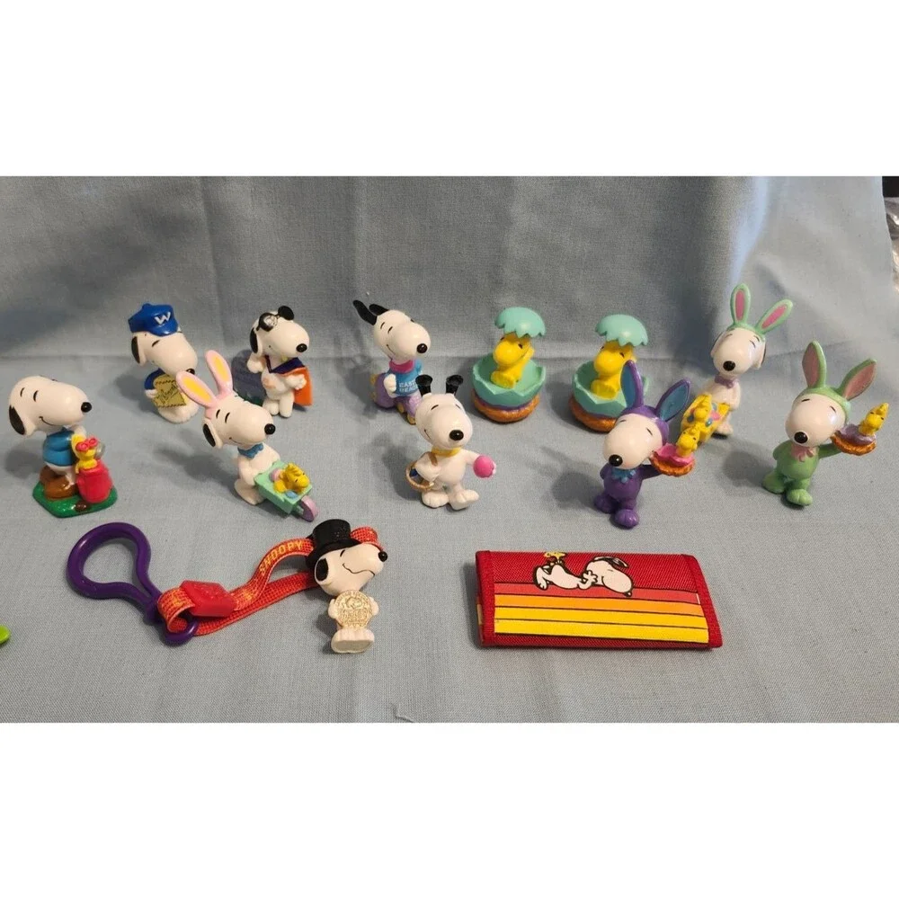 Vintage Lot of 13 Peanuts Snoopy PVC Figures Whitman with two extras